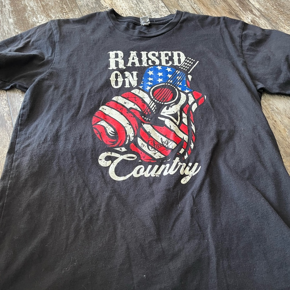 Black 'Raised on Country' Graphic T-Shirt Men’s Medium